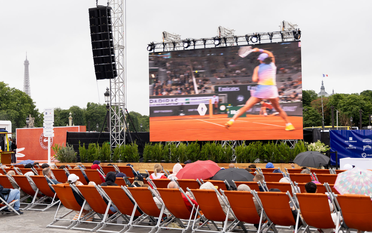 The Paris Postcard: Tennis Anyone? - French Style