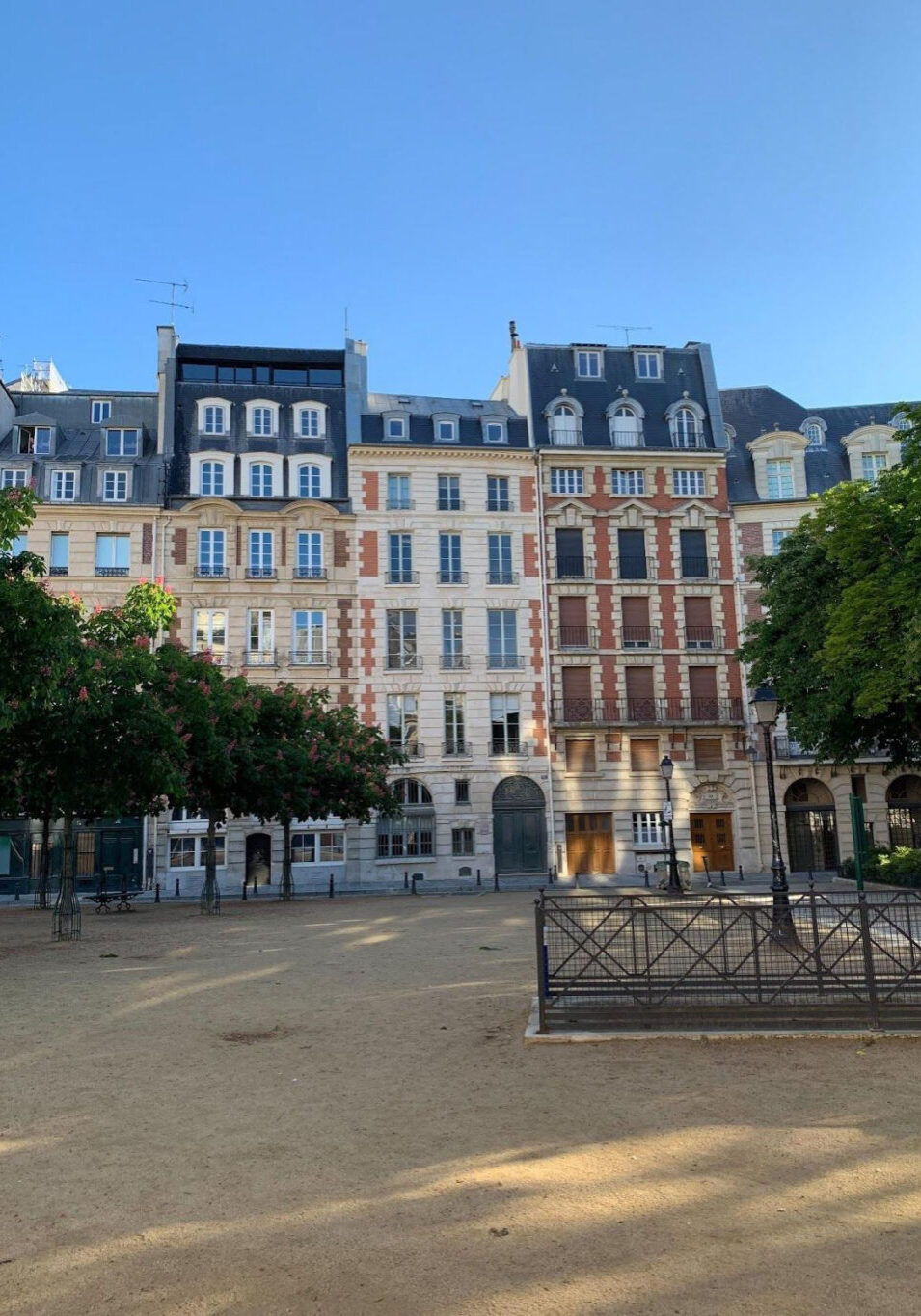 Place-Dauphine-Art-de-Vivre